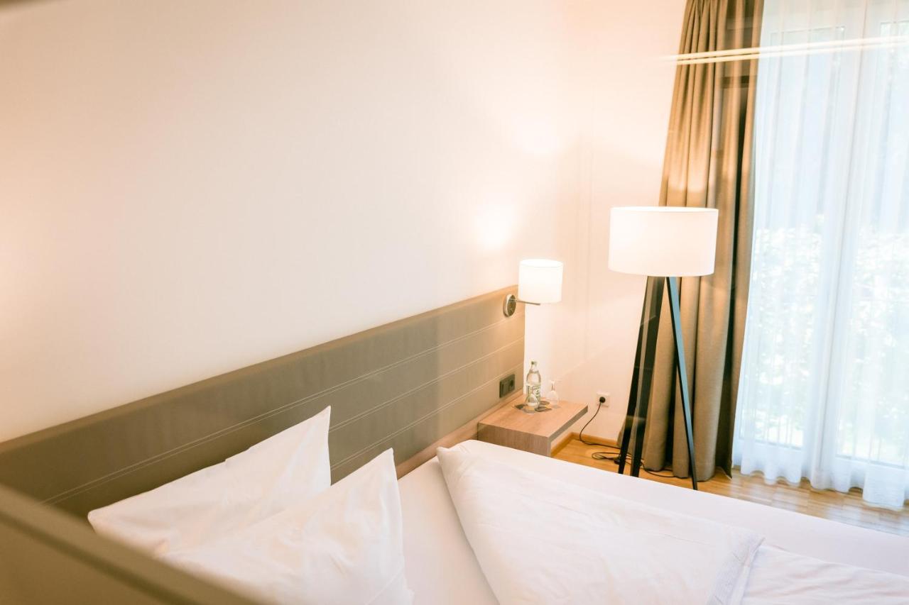 Hotel Trezor Singen Extérieur photo